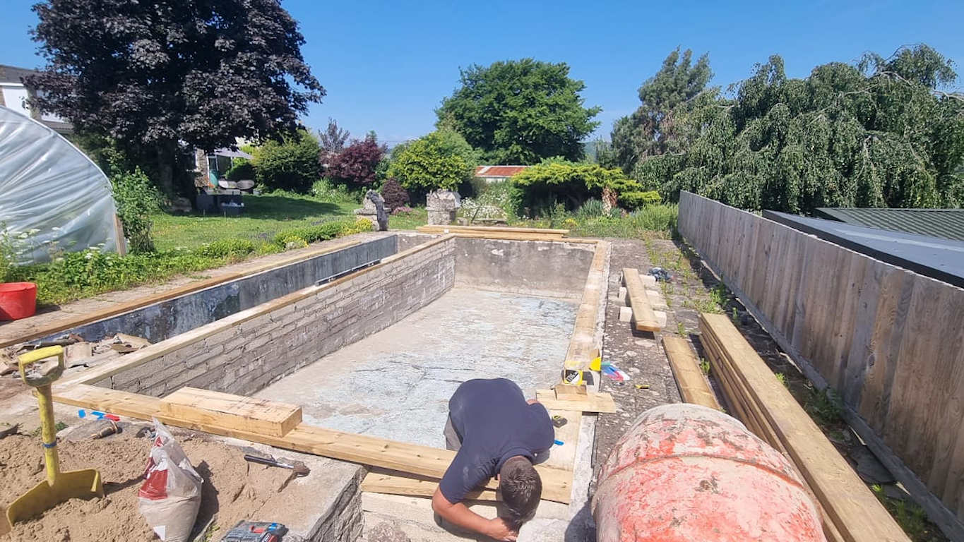 Swimming pool conversion to a natural swimming pond in Wales